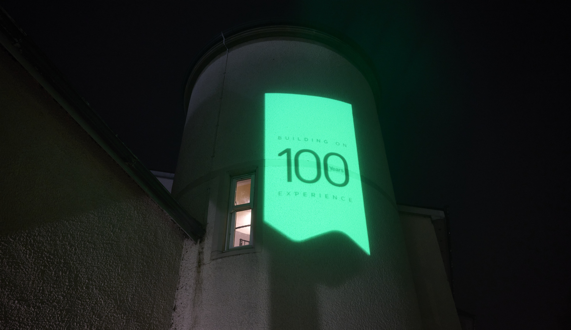 01. TH 100 Year light
